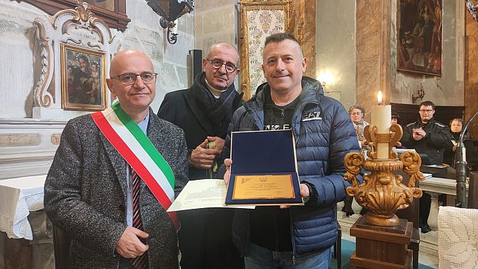 Il premio a Brunello Campetti ritirato dal figlio